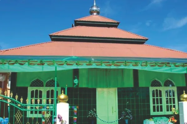 MUSHOLLA BAITUL IZZA BAITI JAMAK ISLAMIYAH